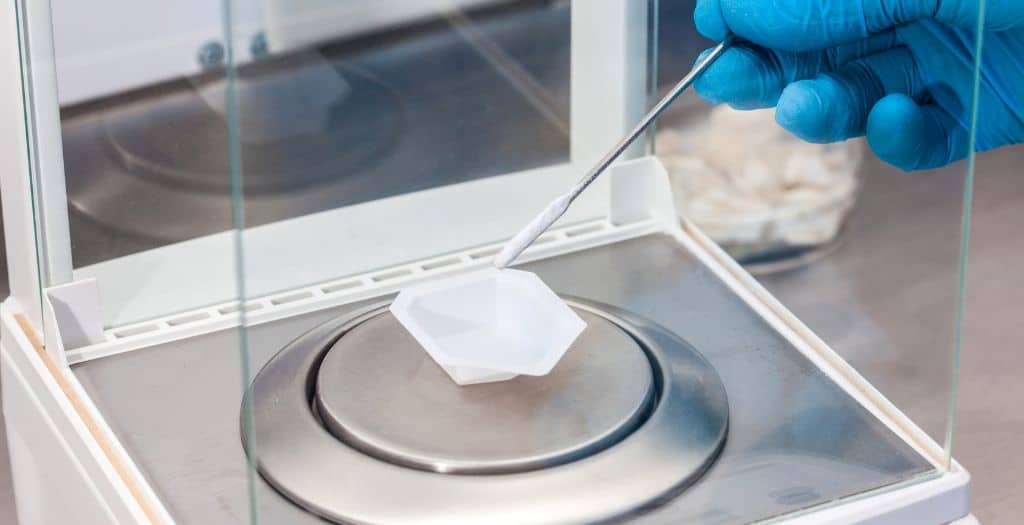 ¿Cómo calibrar una balanza de laboratorio?